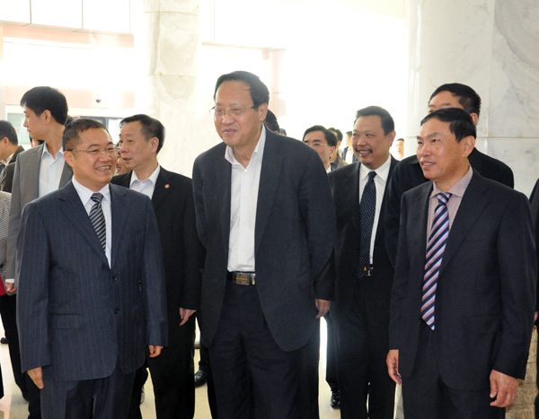 1569823583802762.jpg 9.全國(guó)人大常委副委員長(zhǎng)張寶文調(diào)研正邦大學(xué)生就業(yè)創(chuàng)業(yè)情況.JPG