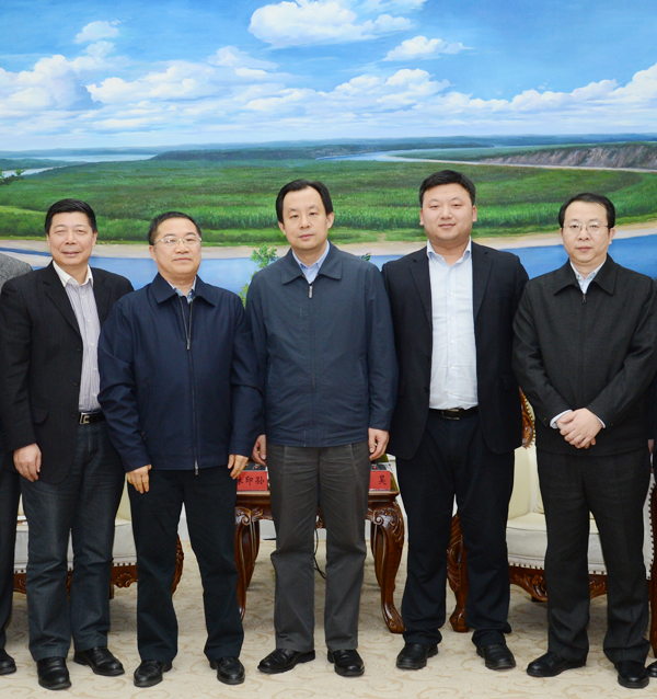 17.黑龍江省省長(zhǎng)陸昊會(huì)見(jiàn)正邦集團(tuán)總裁林印孫、副總裁聶小洪一行.jpg